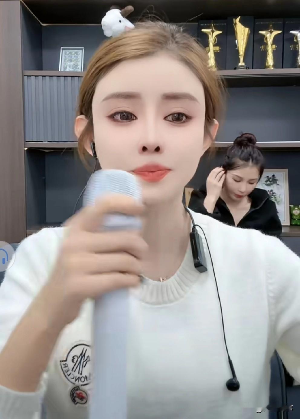 仙家洋心态崩起身离场，腿腿落泪！因团播账号被高频