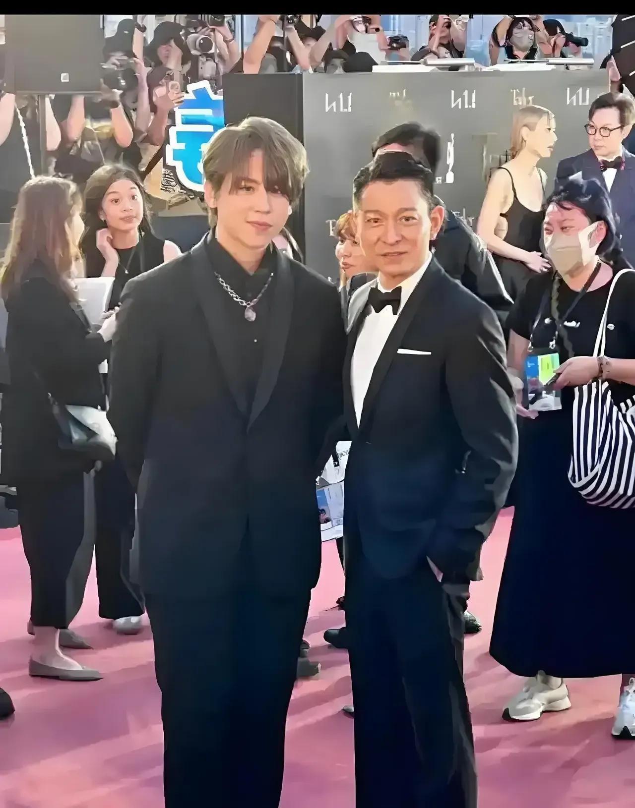 姜涛能成为香港顶流，必有过人之处。大家不要为了黑而黑。香港人不傻。香港那边娱