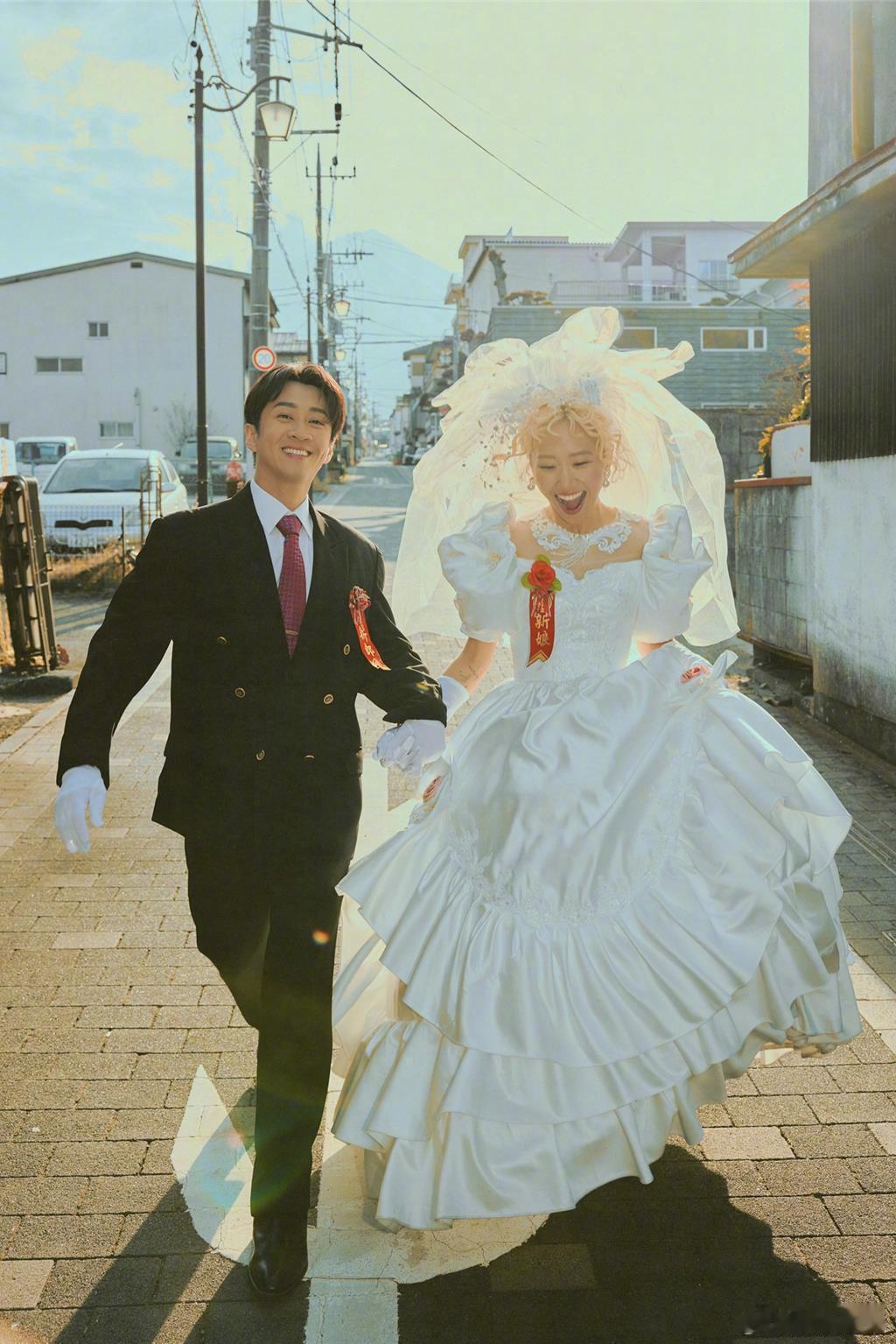 陈汉典lulu称准备婚宴宾客名单最难19日，陈汉典lulu公开新的婚纱造型，照