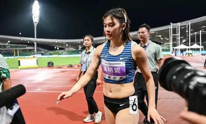 吴艳妮的好消息和坏消息好消息就是她终于可以凭借积分入围东京世锦赛了，而且是压线