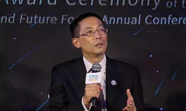 果不其然。中国科学家施一公突然发声了。他说清华大量高考状元转向经管，