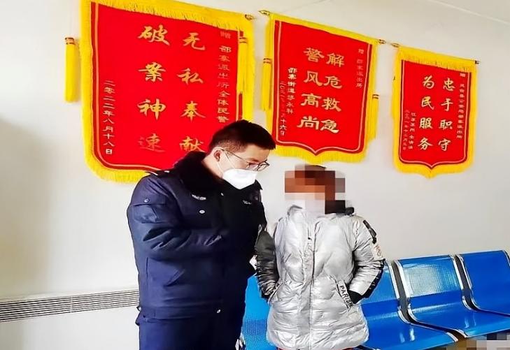 惊险一刻！一根针抢回40万元！广东珠海一女子被骗转账时手机突然黑屏，民警紧急