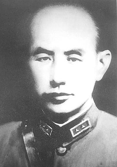 1936年冬，陕北的黄土坡积着薄雪，东北军第111师师长常恩多，干了件捅破天的事