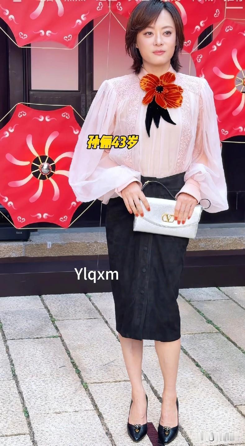 赏！造型师一丈红！前面不是还美美的造型，大家都说好看吗。怎么又来这种。不过