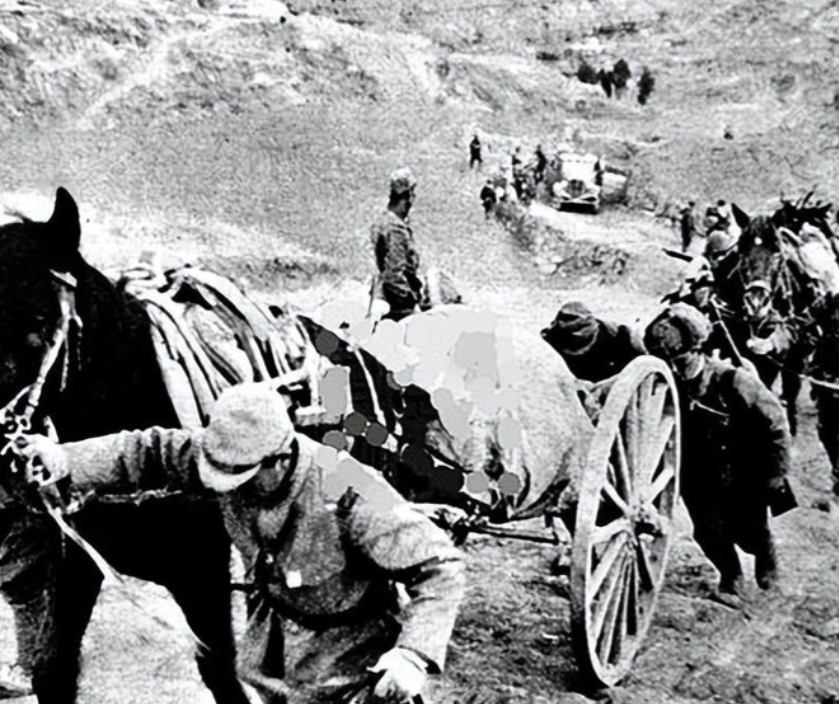 1937年东北的冬天，地主带着日军鬼子进森林找我军的秘密营地，日军边走边做记号，