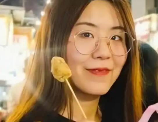 她可能是全网最想重新选择一次的中奖者！当年被支付宝抽中，喜提号称价值一个亿的超级