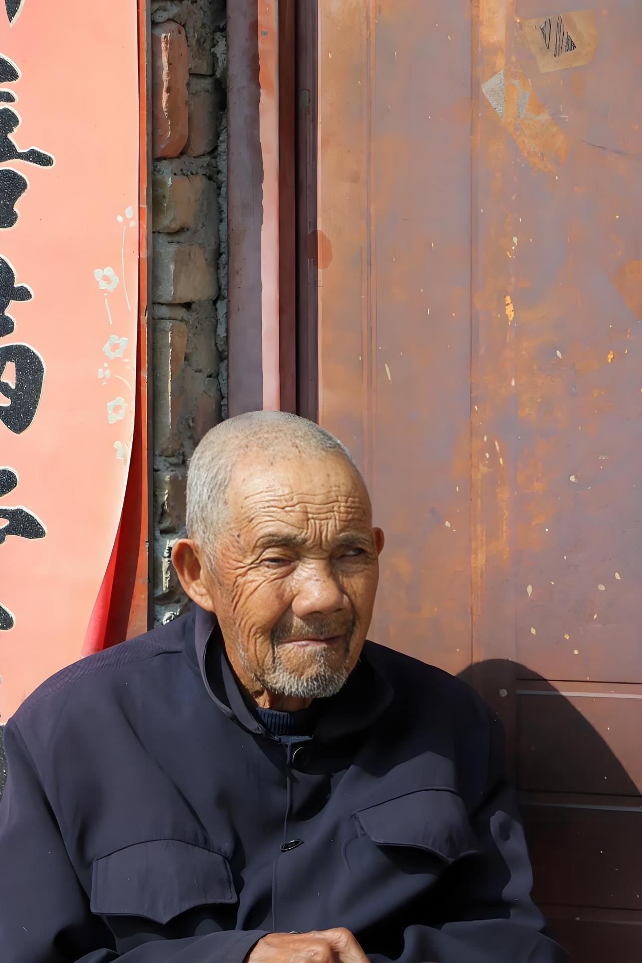 我姑父是一个睿智老人，他有存款十万。他临终前，我问他如何分配这十万存款。（他有一