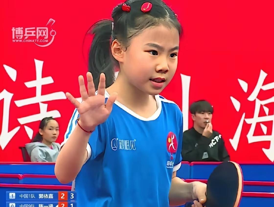 王楠女儿连续3年，被国少队拒收。不是实力不够。是年龄和身体条件，卡死了“一刀