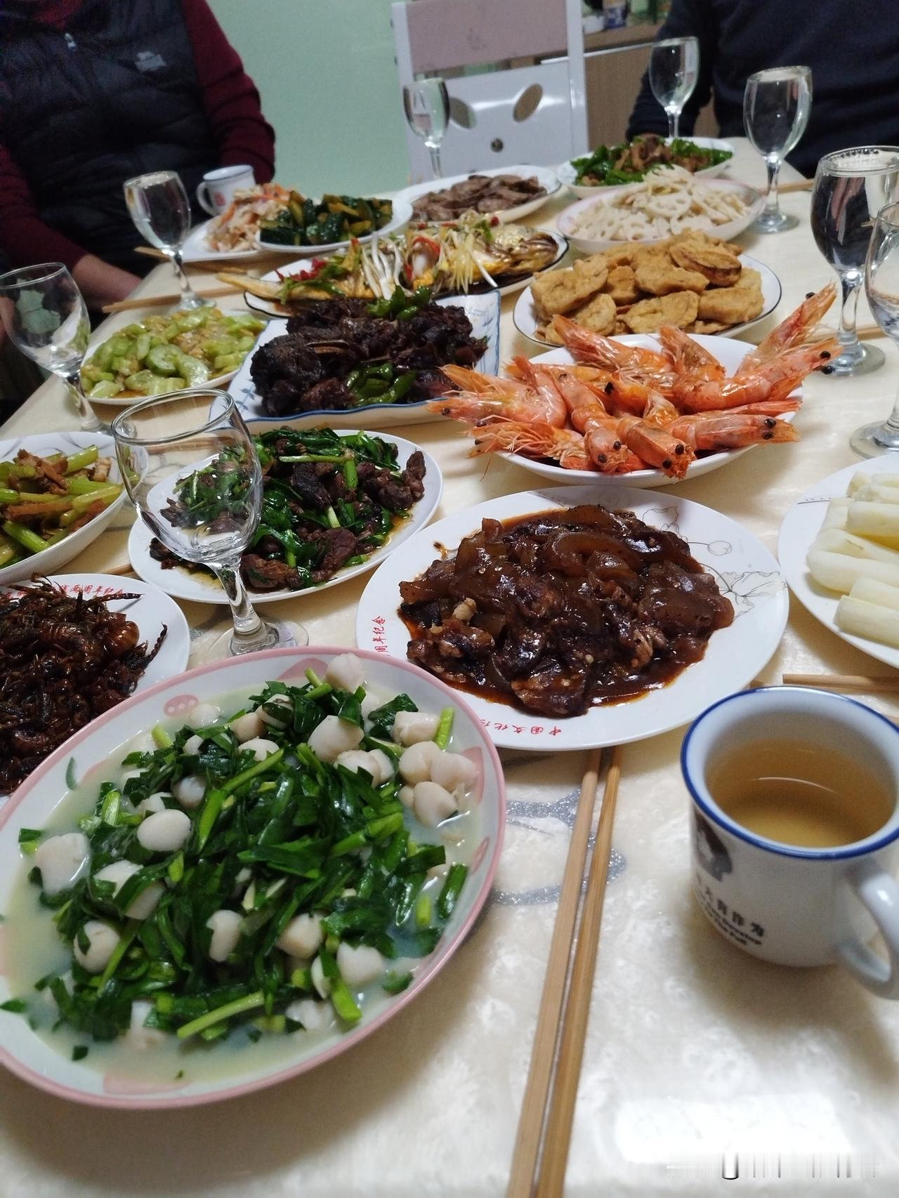 我的小叔子是局长，但是家族里好多说他非常抠门。我小叔子在这个家族里算是最有出