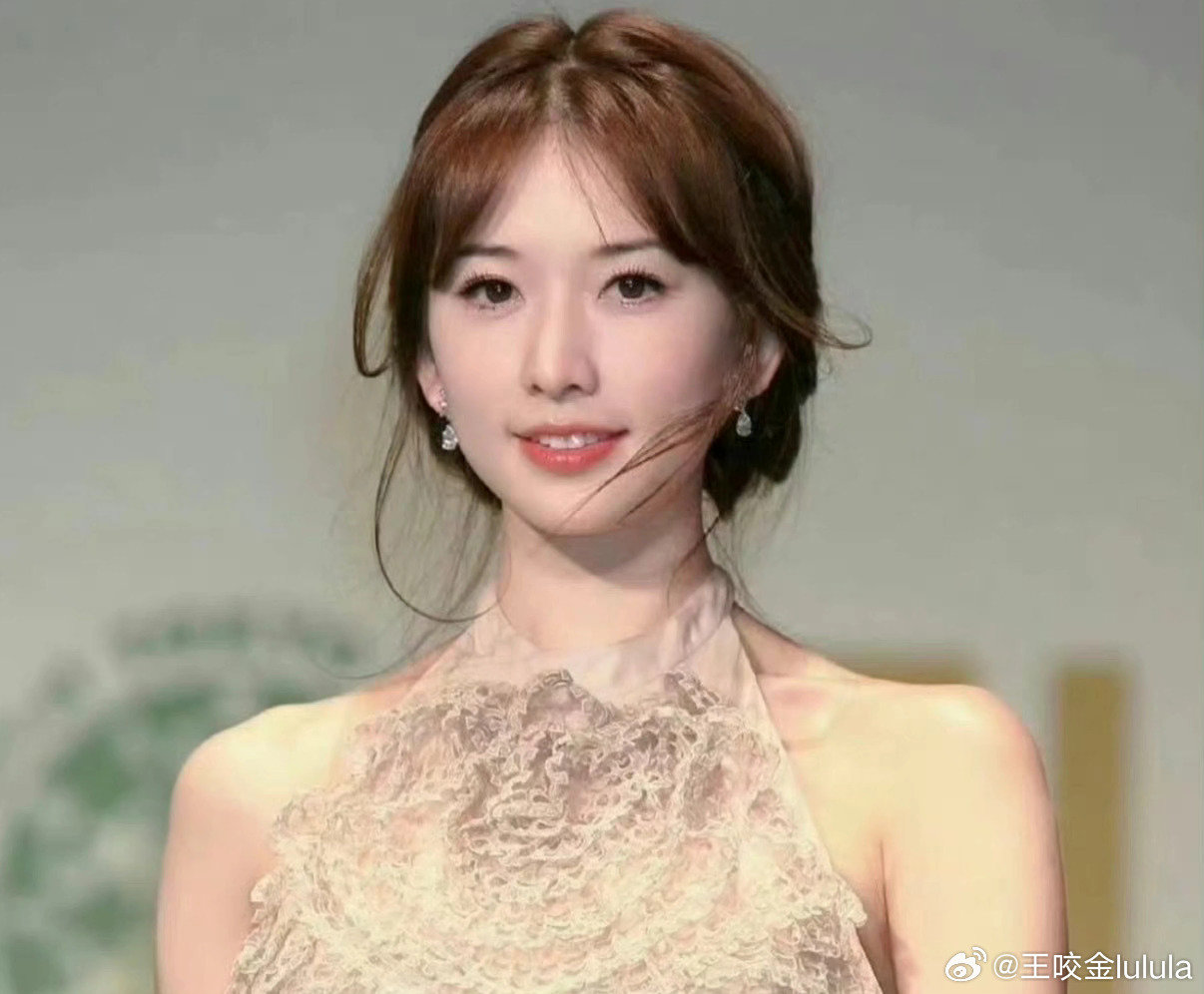 #林志玲容貌和气质都大不如前了#毕竟已经年过半百了，再要求人家像二十多、三十岁那个样子，就有点过分了