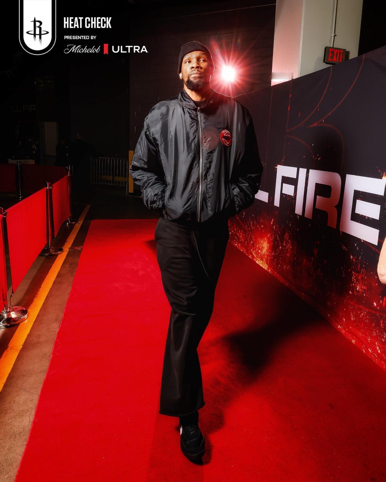 🇺🇸美记：“哈登、杜兰特谁是你心目中最好的得分手？”保罗：“他俩我都合作