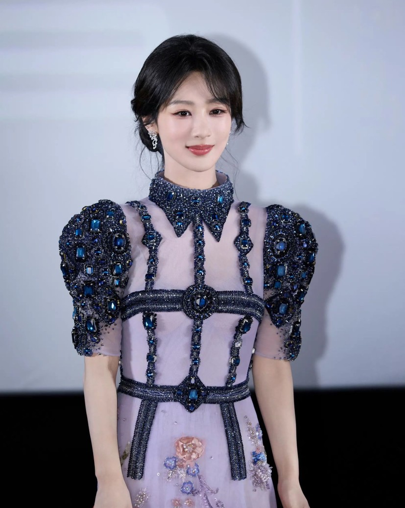 杨紫这次玩大了有些人后槽牙估计都要咬碎了不是因为杨紫的演技，也不是杨紫的美貌