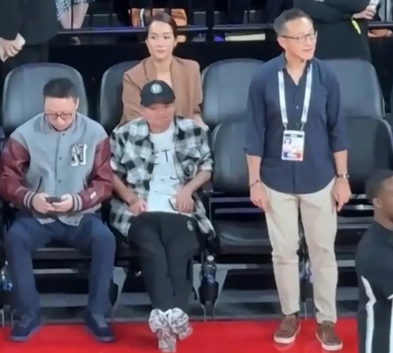马云，蔡崇信和吴泳铭同时现身澳门的NBA中国赛。这三个人是阿里巴巴的绝对三巨头了