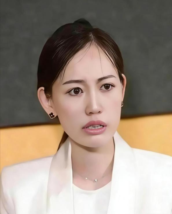 一手好牌打得稀烂！马蓉离婚分走5000万，本可安稳度日，却挥霍无度移居澳洲，