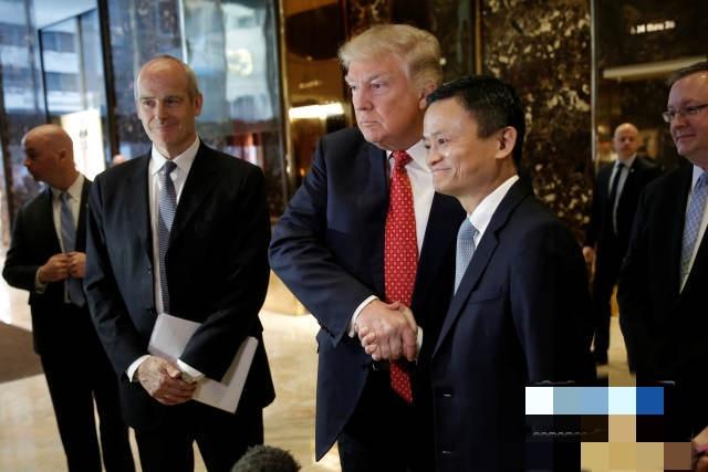 这是参加晚宴的中国企业家名单：-雷军（小米）-杨元庆（联想）-周云