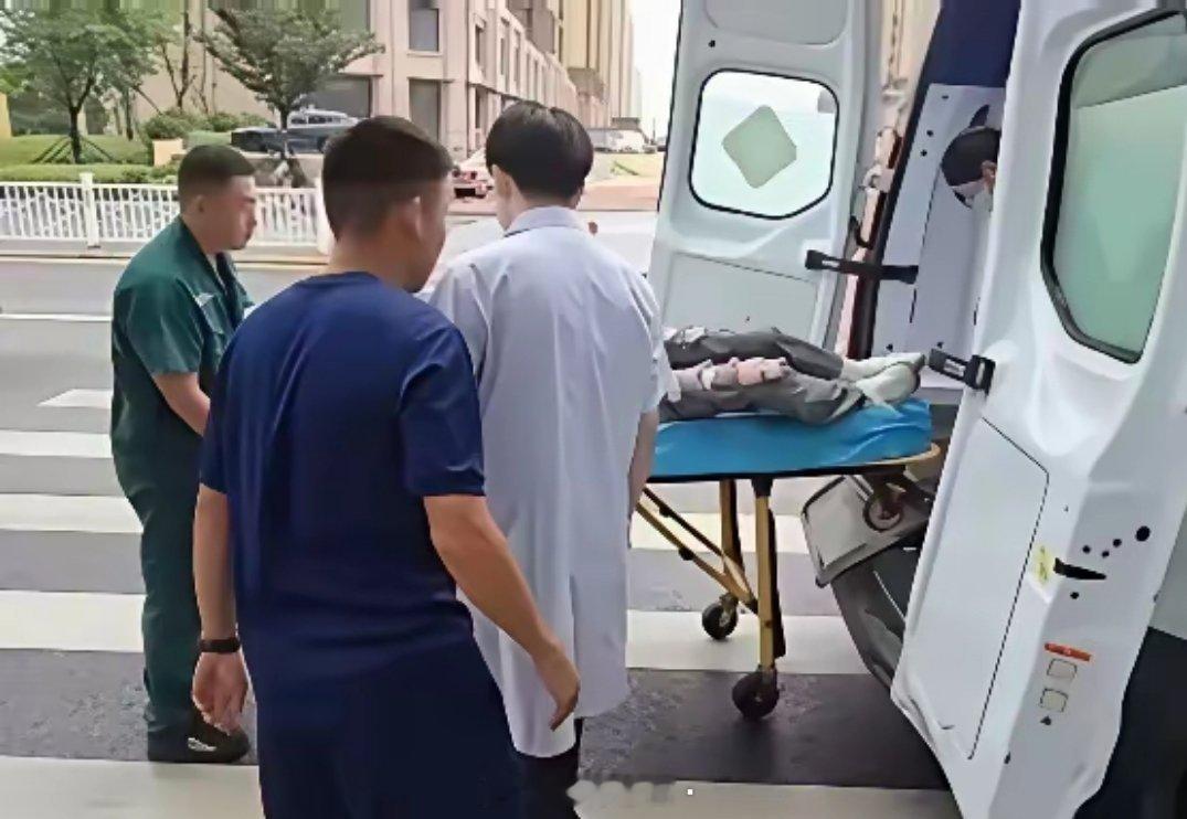 西安外籍留学生无照驾驶致人死亡，最让人气愤的不是这名留学生的傲慢，而是律师的见利