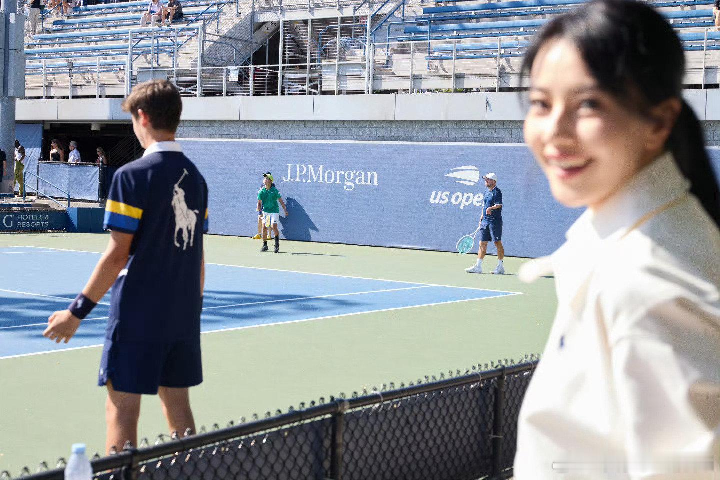 #高圆圆时装周后打卡美网##美网联赛偶遇高圆圆#纽约双城体验被高圆圆拿捏了！忙完时装周工作，抽身来到