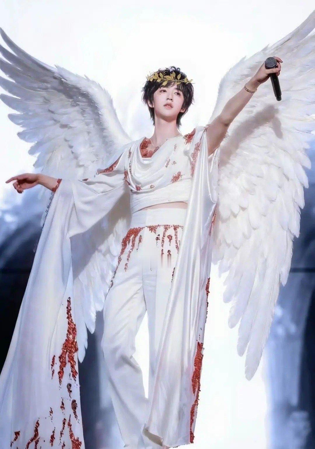 网传贺峻霖给宋亚轩的音综当主持蓝台这波操作太会了！贺峻霖的控场能力+宋亚轩的舞