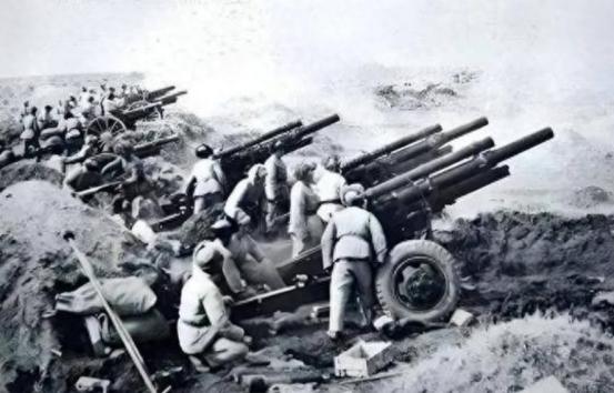 1947年鲁南战役：华野缴获26辆坦克48门榴弹炮，粟裕站在战利品前愣了三分钟，