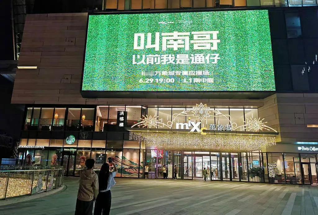 苏超的出圈，一方面是对江苏省内斗情况的具象展现，另外一方面也是对国足的一个失望吧