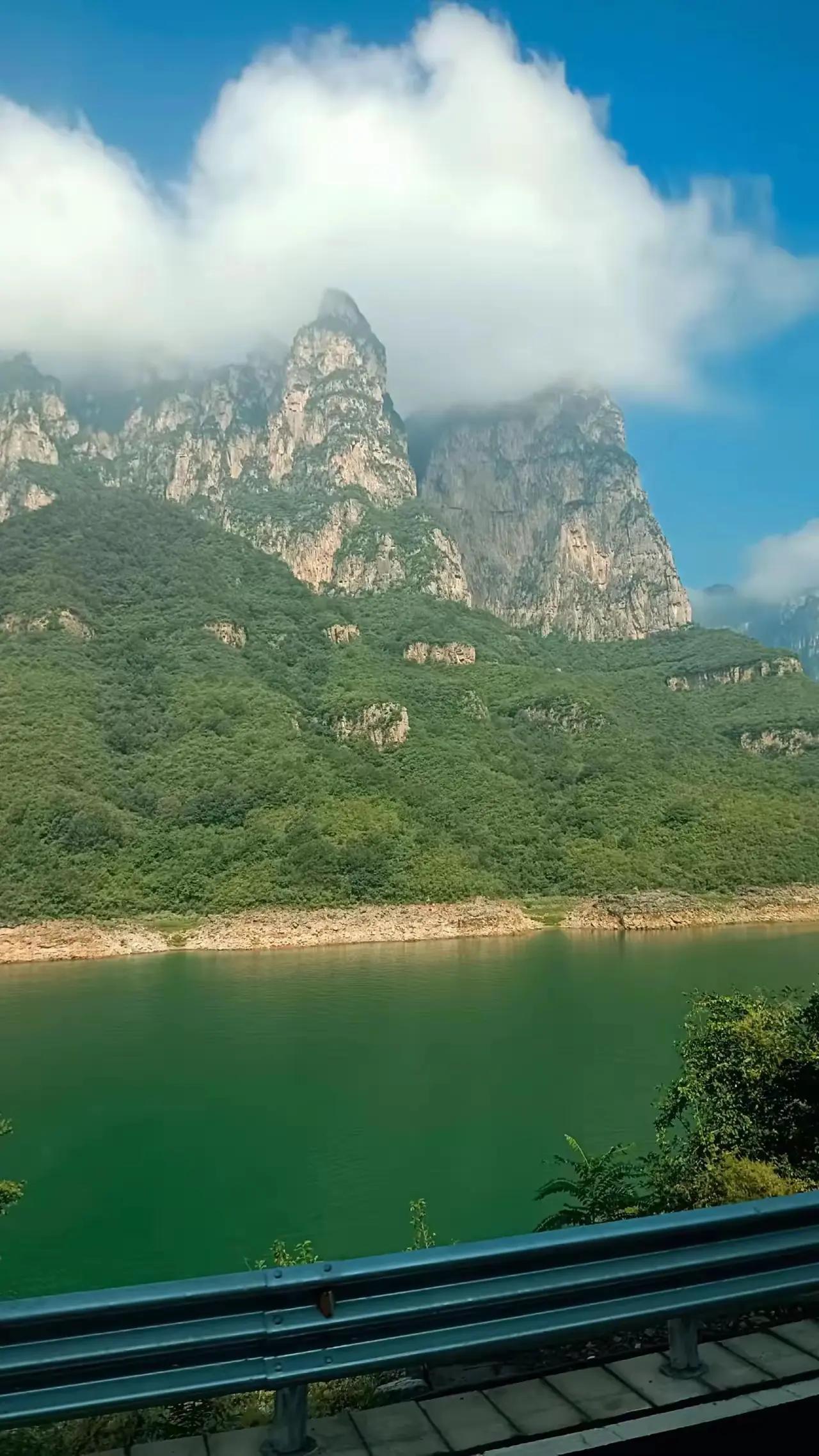 特别揪心的一句话：“任何从体制内辞职出去的人都会后悔，无一例外。这种后悔不是说