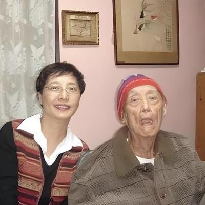 2004年，94岁的谷正文，对着《华声》周刊的记者说："蒋经国的情人章亚若，是蒋