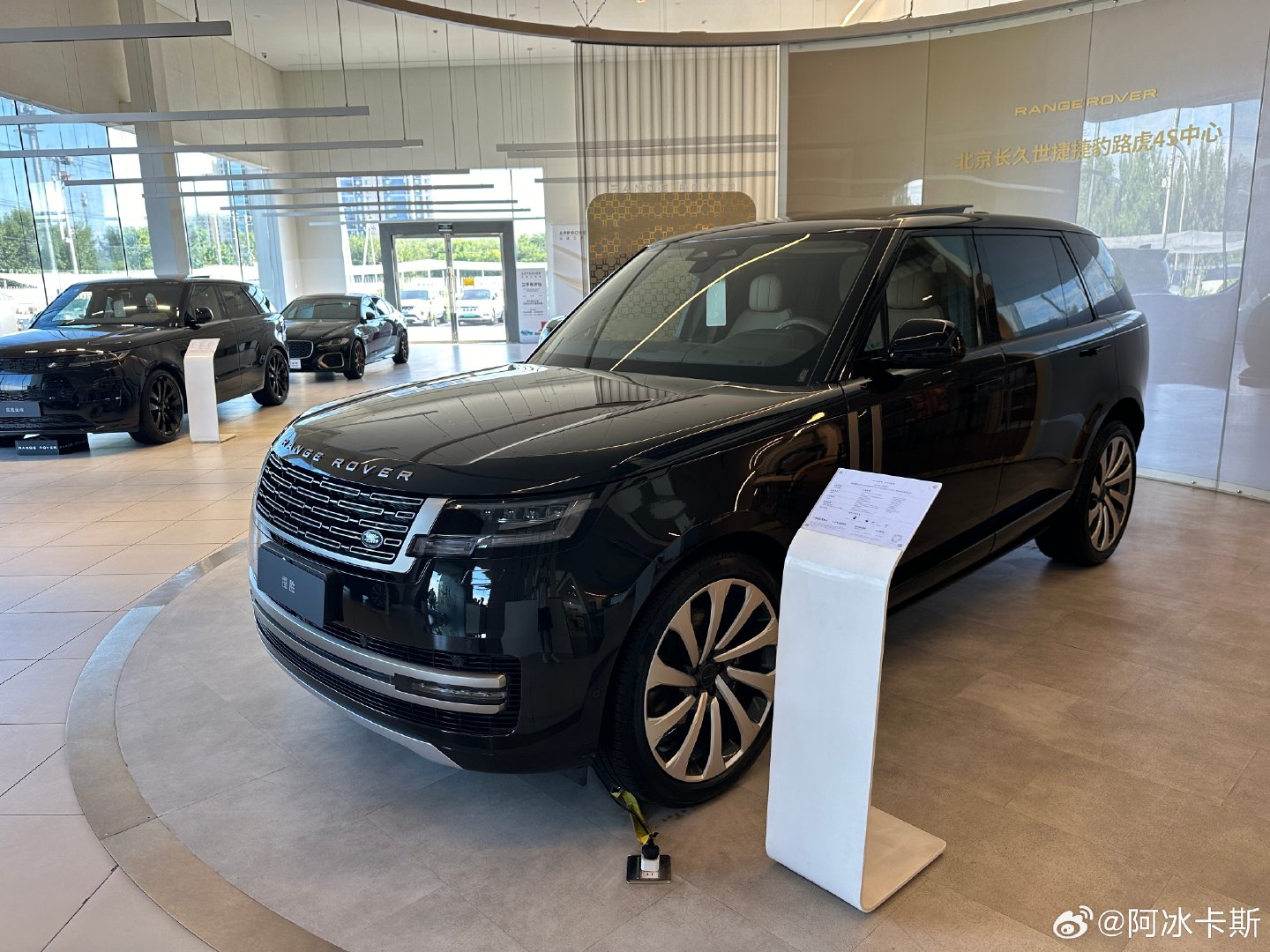 #路虎揽胜#你根本无需要广告有钱我自然会选择揽胜揽你入怀胜世天下​