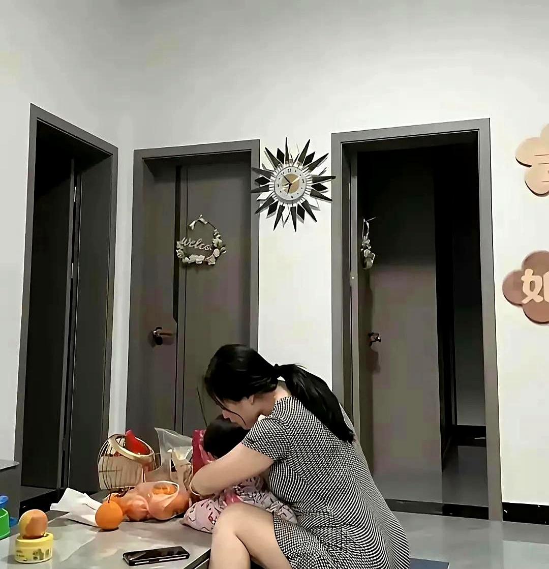 我媳妇体重有点超标，我劝她减减，结果她直接甩出离婚两个字！这操作真给我整懵了。