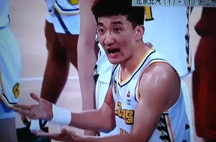 今晚G3开战，如果孙铭徽上场打满41分钟，还能做到跟上一场样零犯规，一身清白。那
