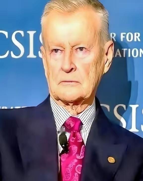 美国一位顶级战略家，还是和基辛格齐名的那种，晚年曾反复说，我们犯了一个天大的战略