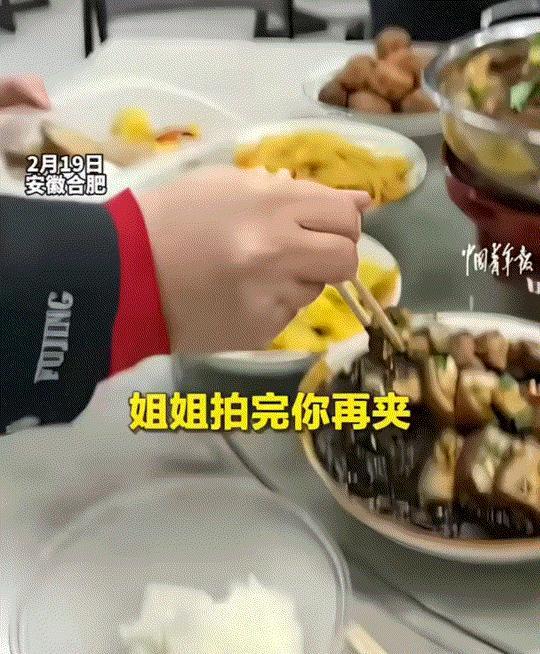 安徽合肥，一女子早上起床后，发现厨房里的馒头少了两个，而且剩下的卤菜也只有两个鸡