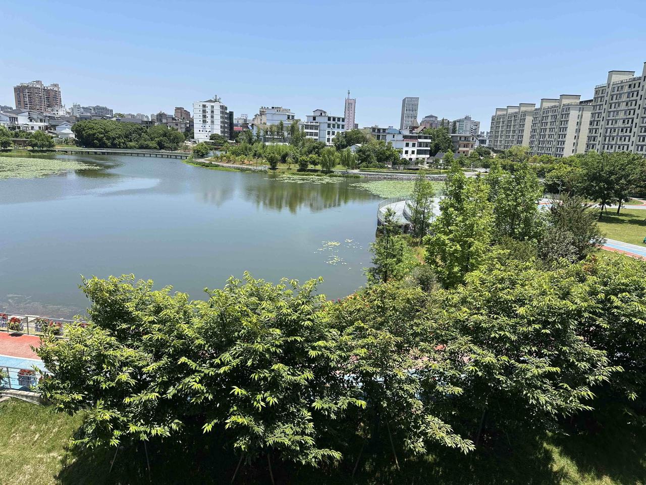 有一份一年定期的存折，6月3日就到期了，是存在地方银行的存折，本想把利息取出来，