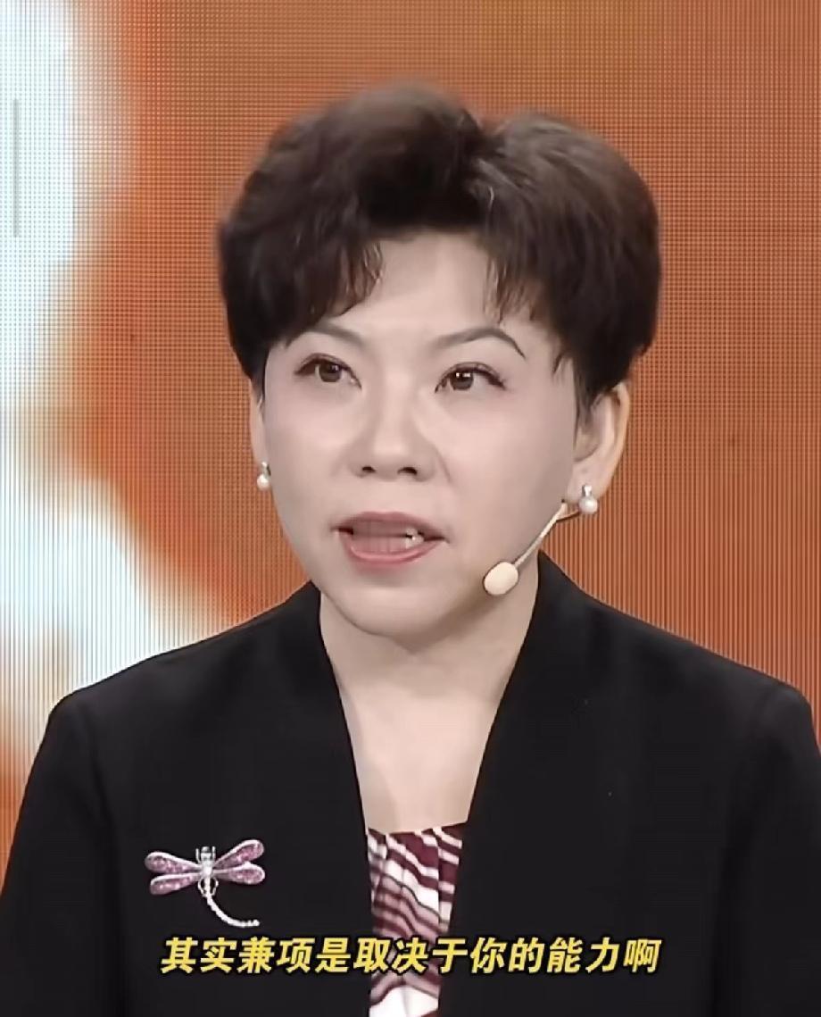 问大家一个问题：邓亚萍在分享运动员佩戴首饰的经验时，为何会特别提到孙颖莎？这并非