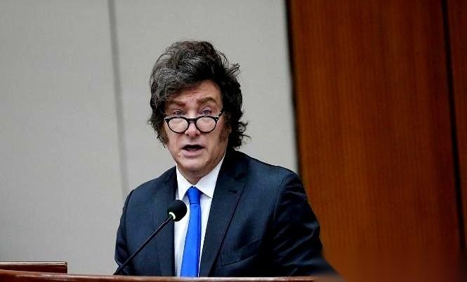 这事儿想想就觉得牛。本来要去巴西的货船,一听到消息,二话不说,掉头就往阿根廷开