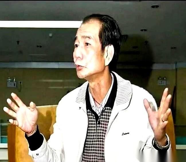 被人从长沙的宾馆房间里薅出来，说他“嫖娼”，行拘5天。就这一招，比他十年里挨过