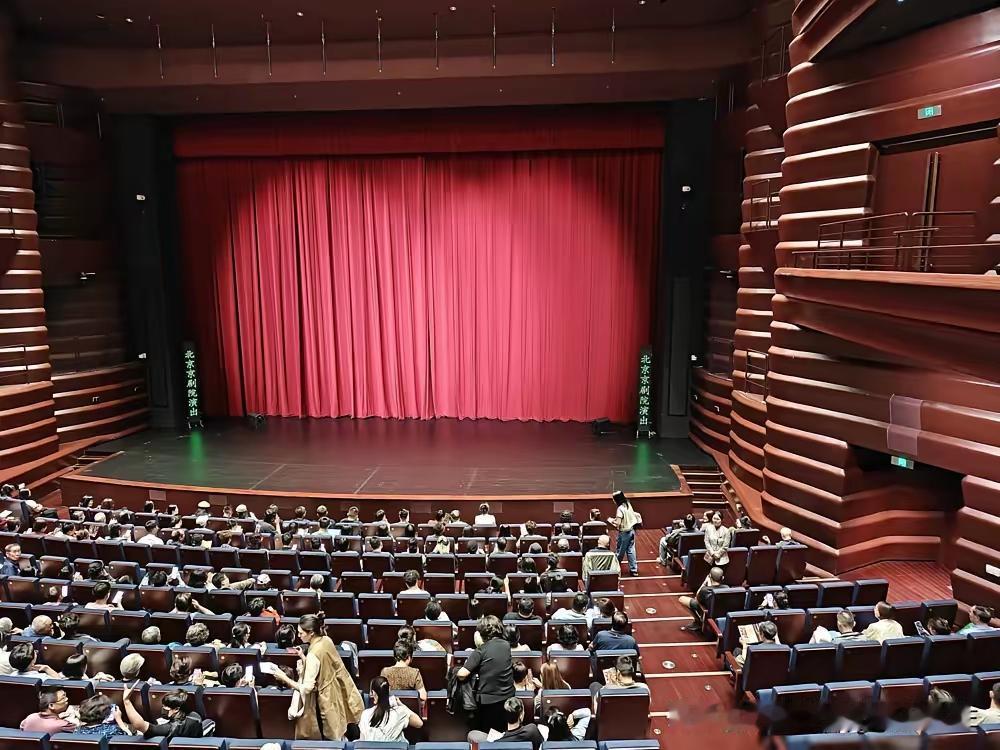 演员们不敬业？作为京剧界资深演员，车祸版的《伍子胥》，不应该呀！9月12号，北京