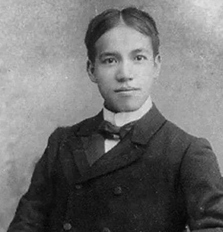 1900年，梁启超看上了20岁的何蕙珍，他写信告诉原配妻子李蕙仙，自己有了外遇，