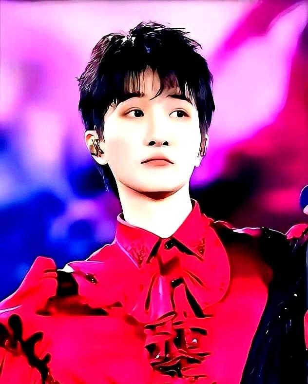 周深又因为“深深姐”被骂上热搜？这事儿咋越吵越没边儿啊！现在网上直接炸了，有