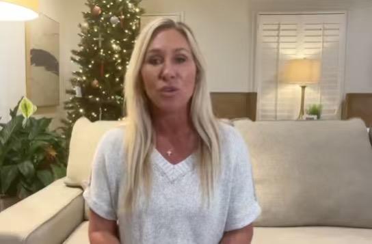 突发新闻｜玛乔丽·泰勒·格林刚刚宣布她将于2026年1月5日辞去国会议员职务。共