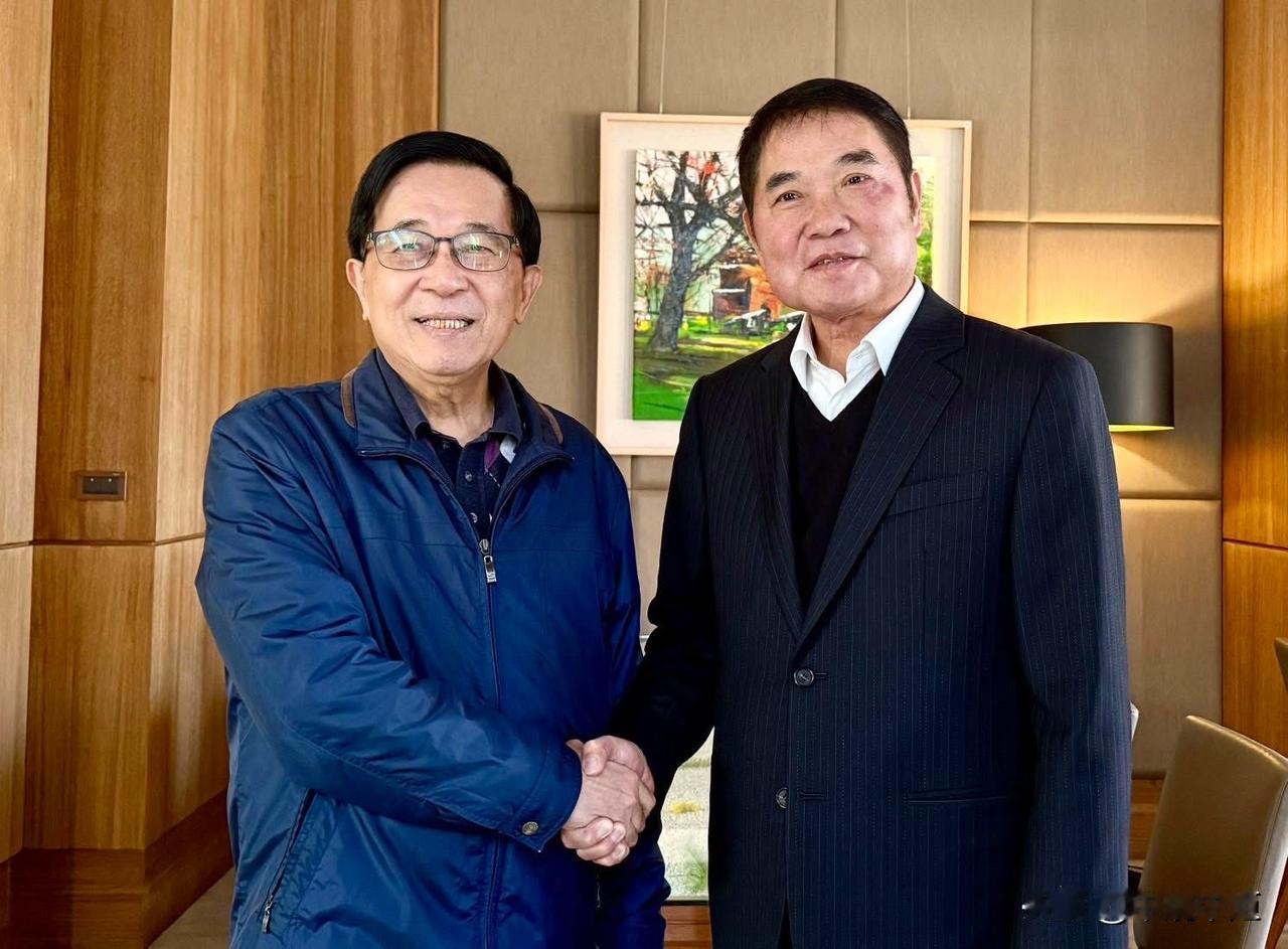 陈水扁今（14日），在脸书发文说，国民党苗栗县长钟东锦专程到台南来看他，还透露钟