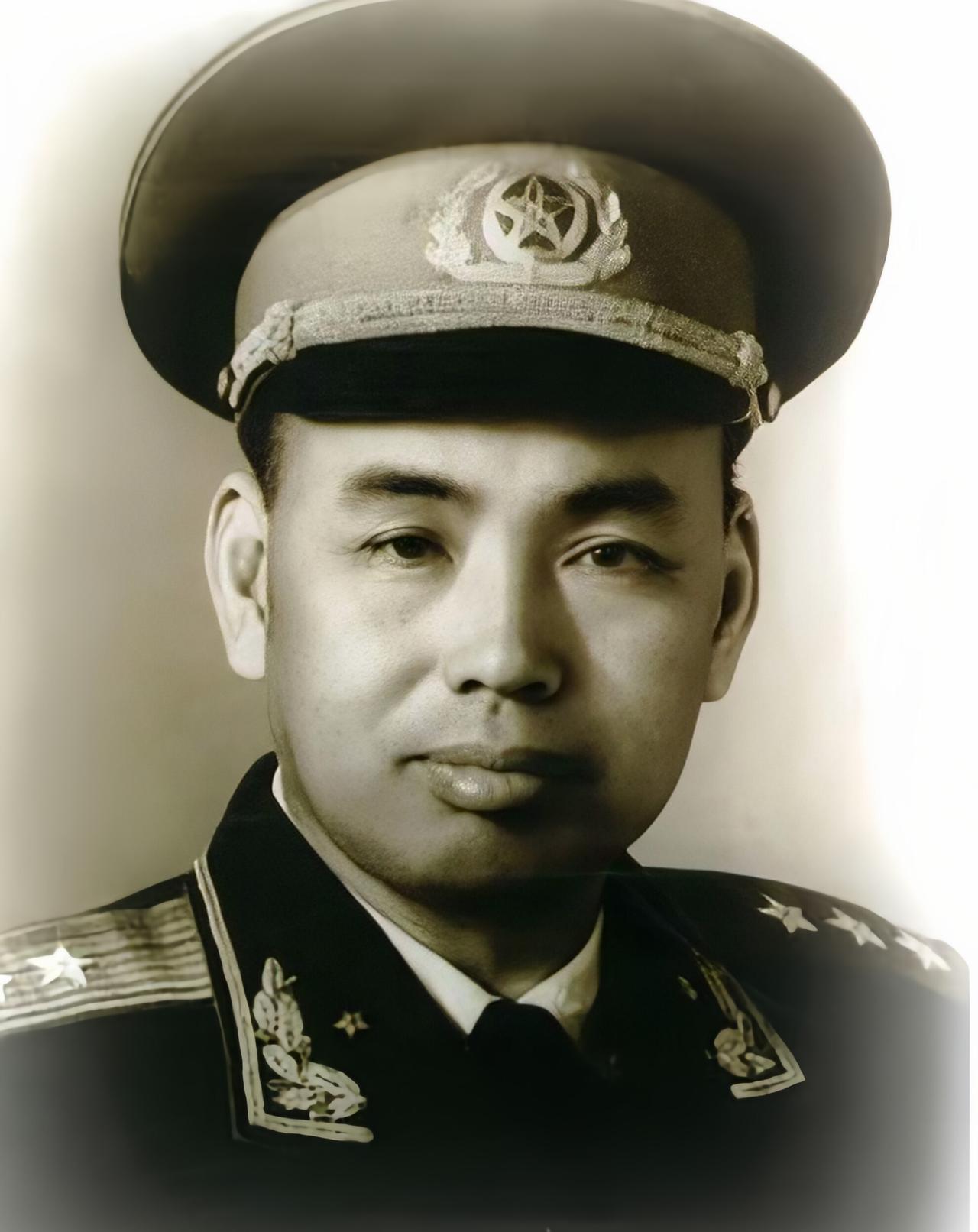 一次华东野战军召开作战会议，各路将领陆续到场，许世友因为驻地一次华东野战军召开作