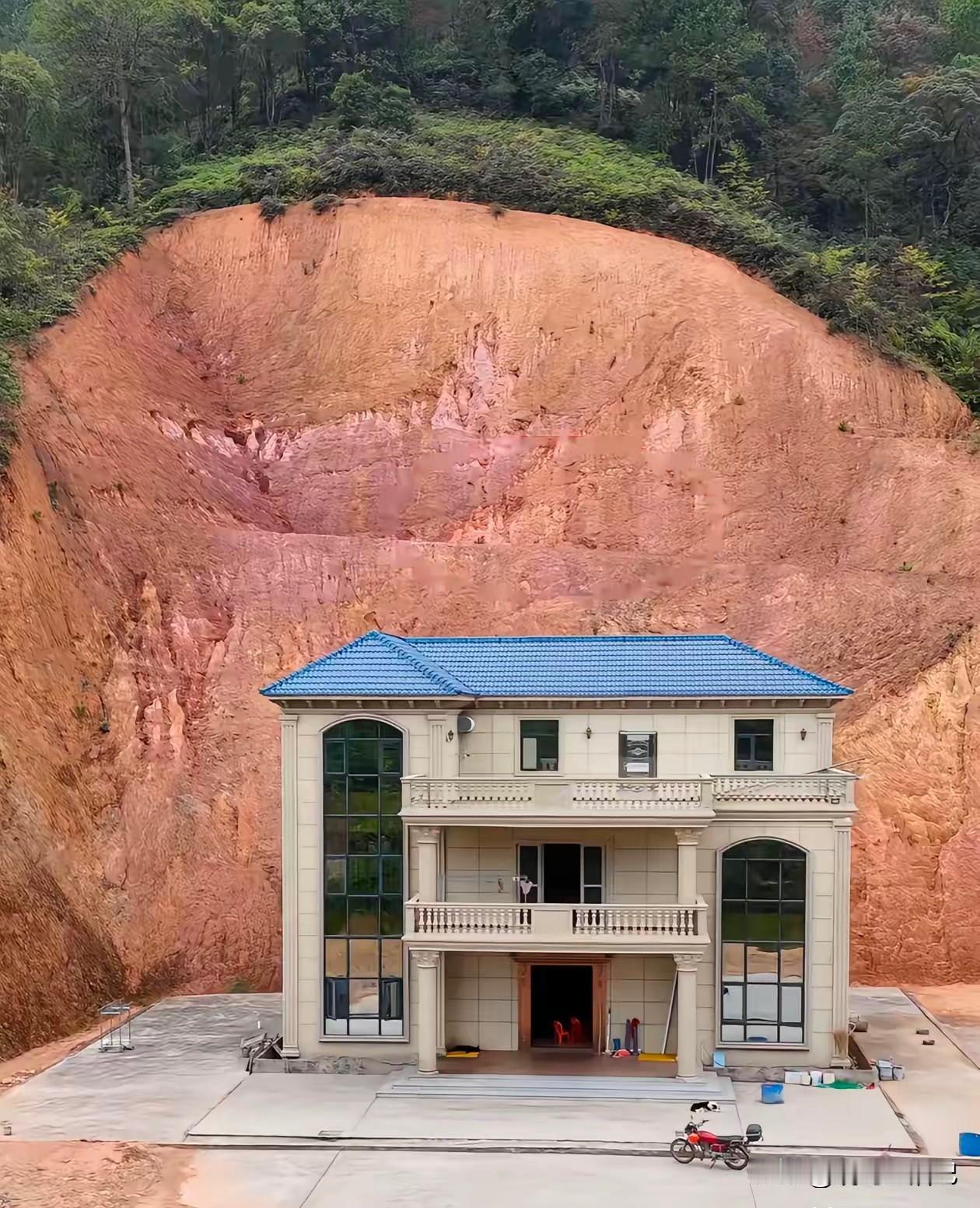 这户人家，“靠山”很硬啊