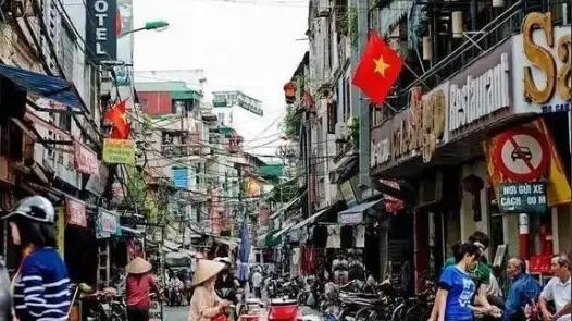 一个美国网民发帖：我刚在中国待了两周。开始的时候我以为我们完蛋了，但是当我回到美