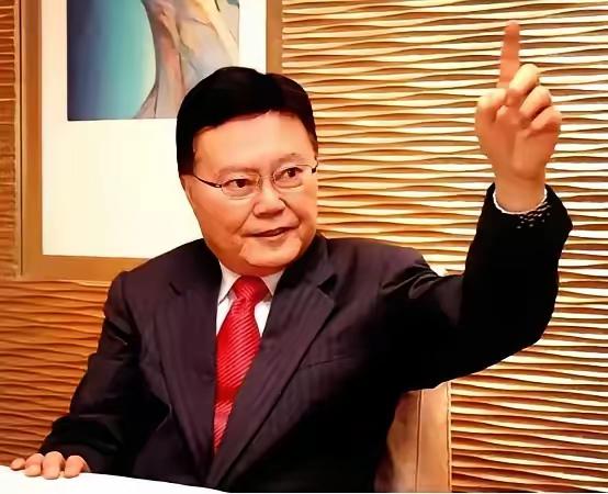 一位经济学家说：“深处人生低谷时，哪怕你有一丁点存款，不管是三五万也好，十几万也