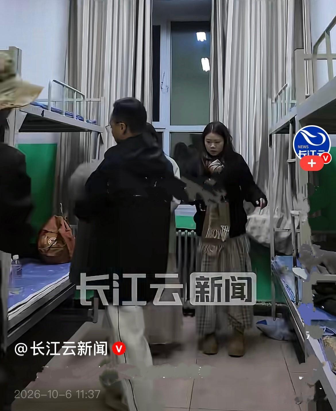 今年国庆，青海祁连县彻底被游客挤爆了！一座常住人口仅5万的小城，单日涌入超10万