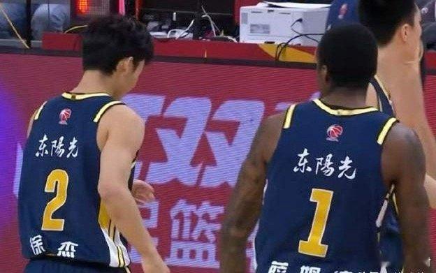 萨姆纳谈徐杰：“徐杰杀死了比赛。”“我们都非常兴奋。”“他的那个抛投，真的漂亮。