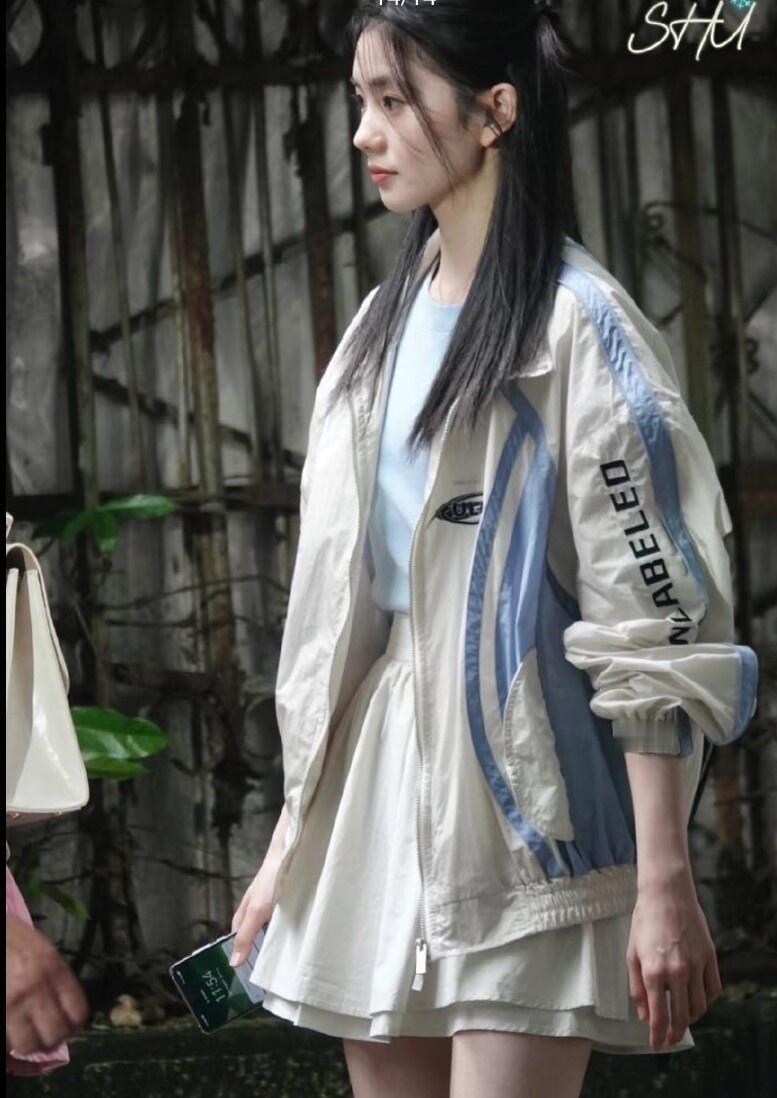 刘浩存像极了没毕业的大学生