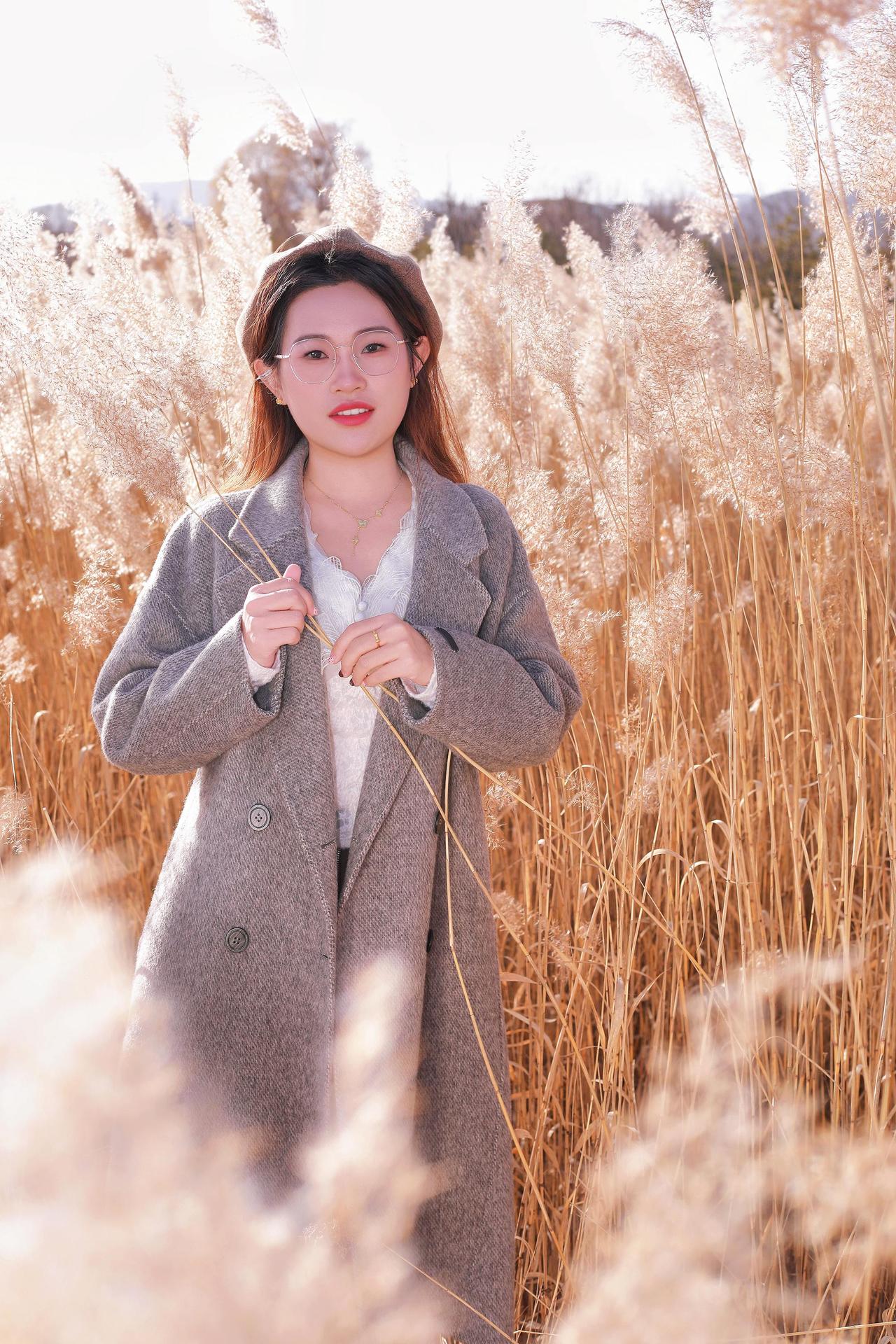太原约拍跟拍人像写真户外环境人像芦苇花人像原创摄影晋阳湖公园芦苇荡偶遇随