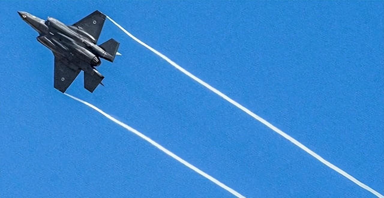 全球首杀！F-35隐身战机在德黑兰开战，伊朗被迫派教练机迎战，五代机神话终于落地