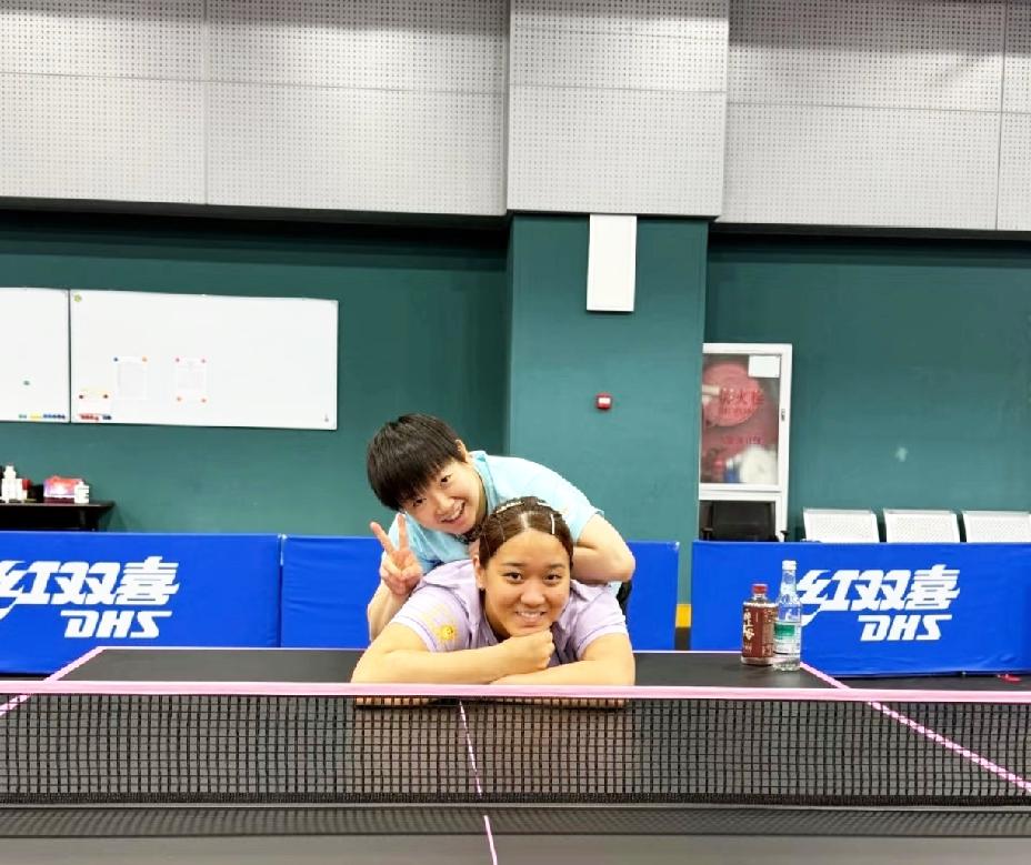 孙铭阳卡点给莎莎送祝福，对附上对莎莎的爱称。有这样的闺蜜，莎莎太幸福了。